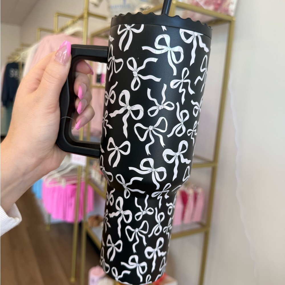 Black and White Bow Pattern Tumbler